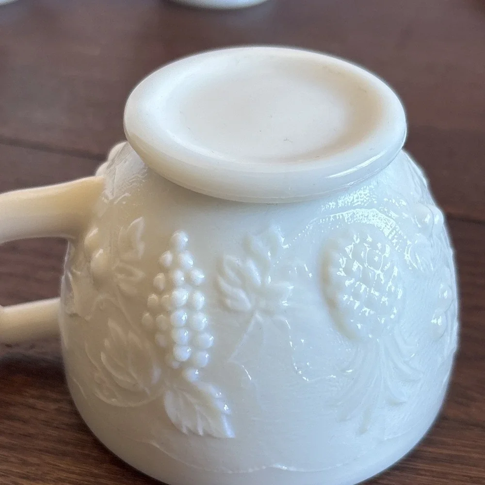 Set‎ Of 4 Vintage Westmoreland Fruits White Milk Glass Footed Punch Cups